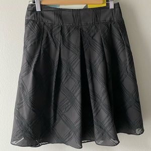 EXPRESS Patterned Black Skirt with Pockets